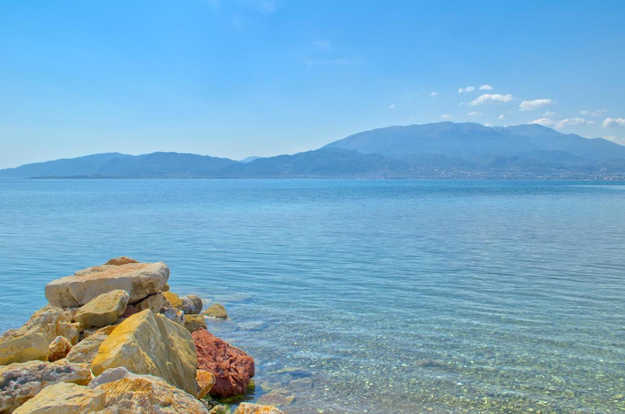 Epipleon Luxury Suites -104- Δωμάτιο 35Τμ Με Βεράντα 35Τμ Μπροστά Στη Θάλασσα Nafpaktos Extérieur photo